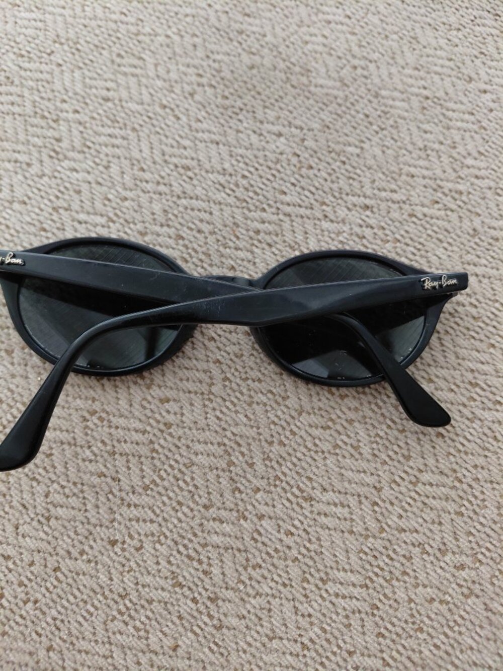 Ray-Ban 4315 Black Oval Sunglasses Women Flaw - Picture 2 of 8